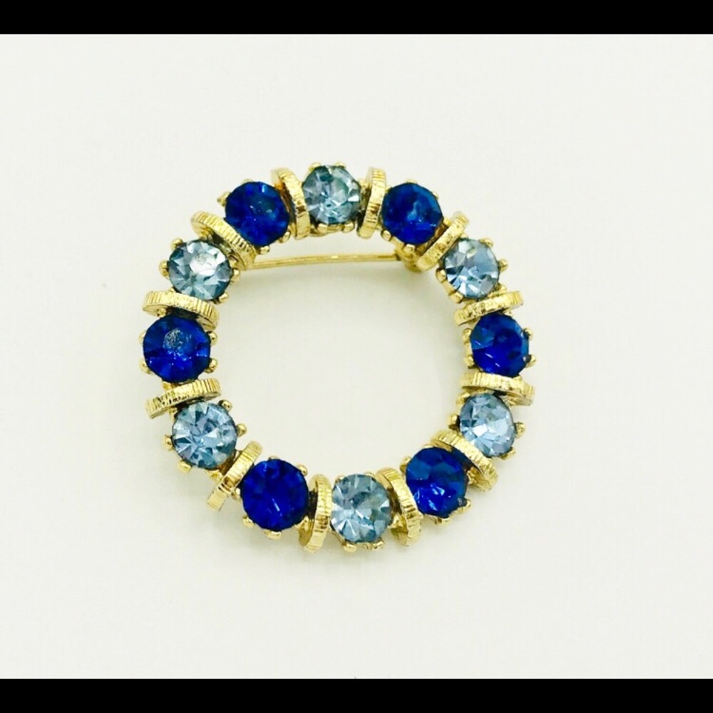 Vintage circle pin - blue rhinestones in gold